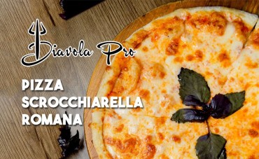 Pizza romana nel forno elettrico: stesura sottile, olio nell'impasto e i gradi giusti per la scrocchiarella